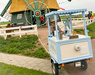 Geligelato IJscoman molen De Nachtegaal