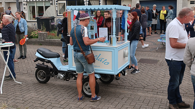 IJscoman met IJskar op locatie wijkpark buurt BBQ